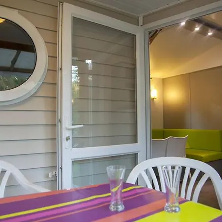 Mobil-home 6 Personnes Avec Terrasse A - Api-1-52-415 *